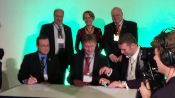 Signing a collaboration on Clean Energy Technology between Alberta and Dutch parties